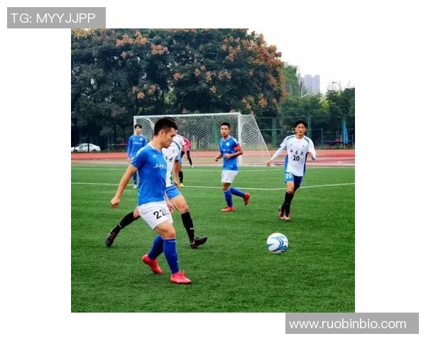 成都足球队的默契配合揭秘:探寻球队背后的战术与团队精神 成都足球队的默契配合揭秘:探寻球队背后的战术与团队精神