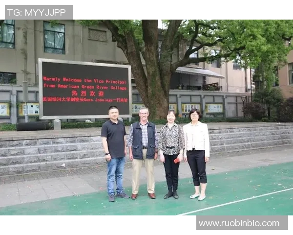 羽毛球场上的追梦旅程：陈伟的奋斗与成长故事