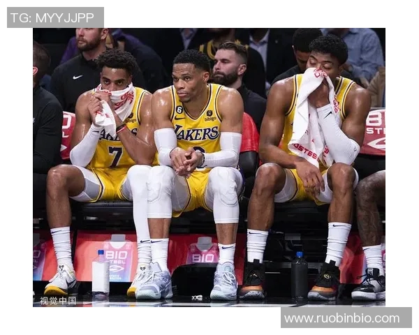 拉塞尔威斯布鲁克的传奇生涯与篮球场上的不屈精神探讨