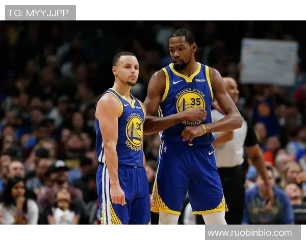 火箭队与雷霆队第二场激战回顾球员表现与战术分析全景呈现