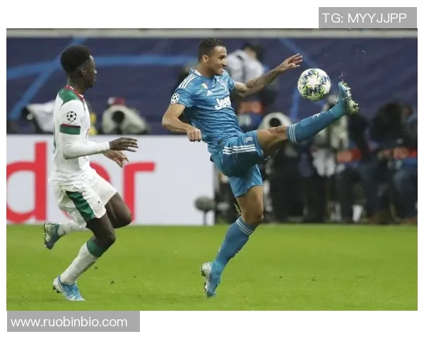 达尼洛:从青涩球员到足球巨星的成长之路与心路历程