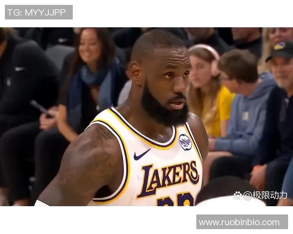 詹姆斯热火对决湖人圣诞大战回顾与精彩瞬间分析