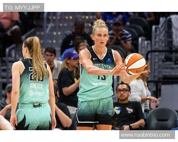 西雅图风暴与神秘人激战正酣谁能在WNBA季后赛中脱颖而出